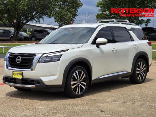 White 2023 Nissan Pathfinder Platinum