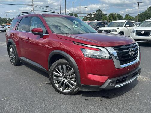 2022 Nissan Pathfinder SL