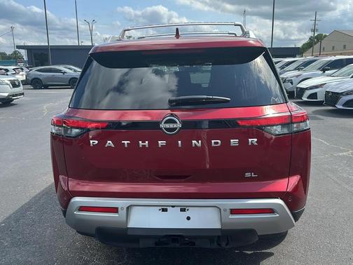 2022 Nissan Pathfinder SL