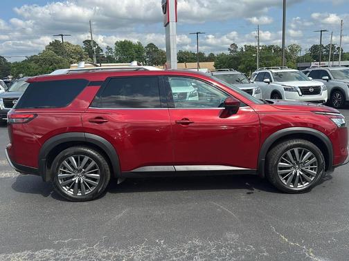 2022 Nissan Pathfinder SL
