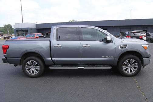 2017 Nissan Titan SL