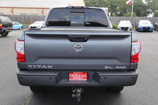 2017 Nissan Titan SL