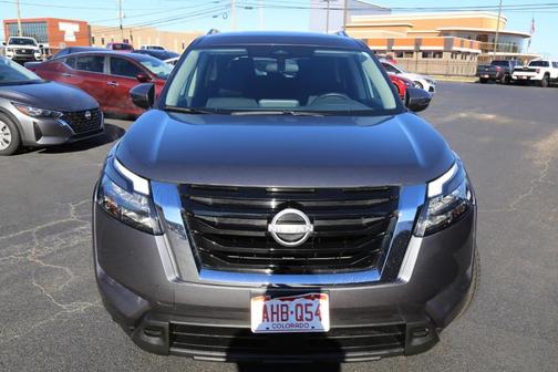 2024 Nissan Pathfinder SV