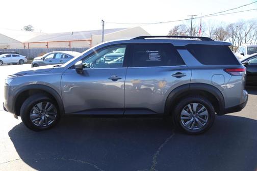 2024 Nissan Pathfinder SV