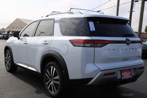 2025 Nissan Pathfinder Platinum