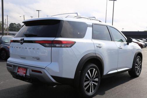 2025 Nissan Pathfinder Platinum