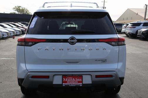 2025 Nissan Pathfinder Platinum