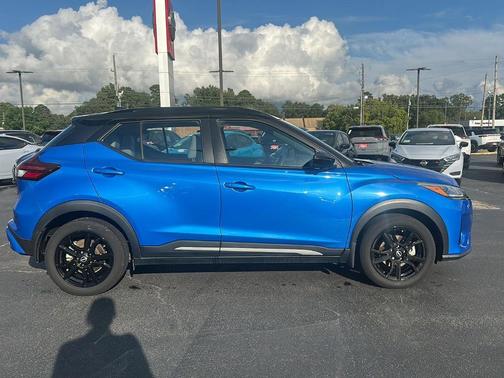 2023 Nissan Kicks SR
