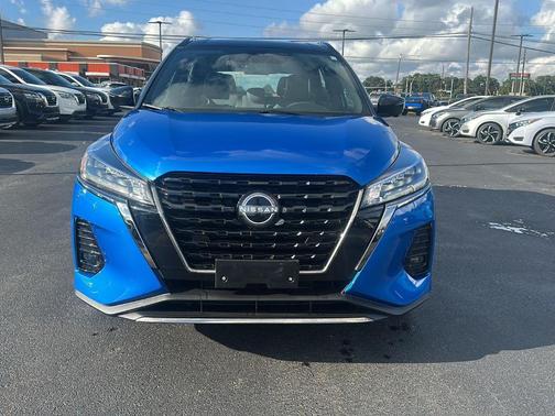 2023 Nissan Kicks SR