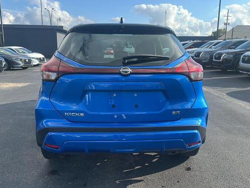 2023 Nissan Kicks SR