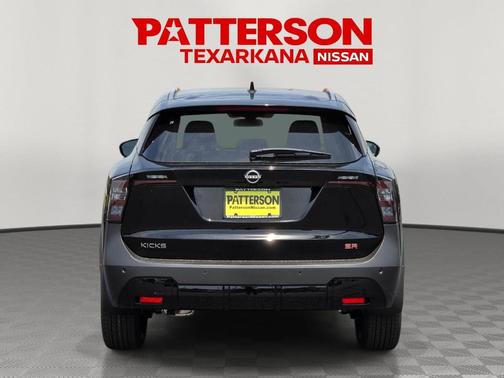Super Black 2026 Nissan Kicks SR