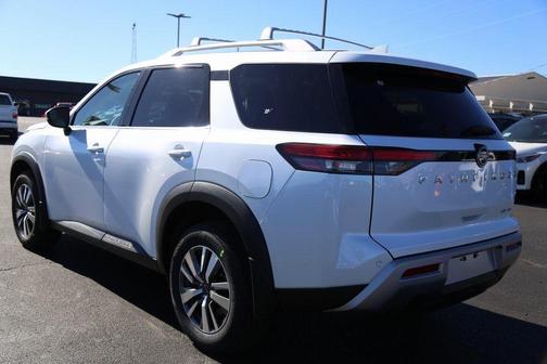 2025 Nissan Pathfinder SL