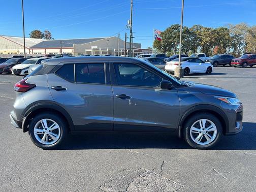2025 Nissan Kicks Play S