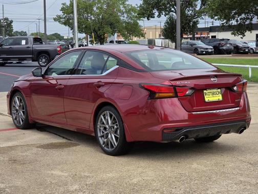 Scarlet Ember 2023 Nissan Altima 2.0 SR