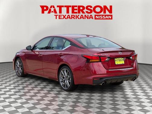 Scarlet Ember 2023 Nissan Altima 2.0 SR
