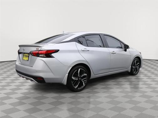 Brilliant Silver Metallic 2025 Nissan Versa 1.6 SR