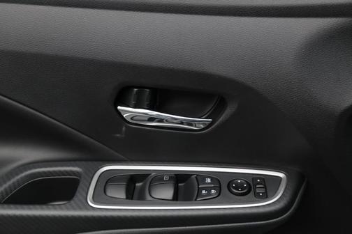 Brilliant Silver Metallic 2025 Nissan Versa 1.6 SR