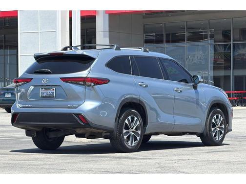 Moon Dust 2021 Toyota Highlander XLE