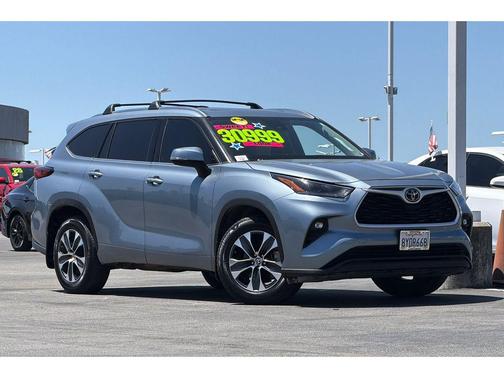 Moon Dust 2021 Toyota Highlander XLE