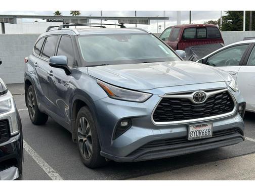 Moon Dust 2021 Toyota Highlander XLE