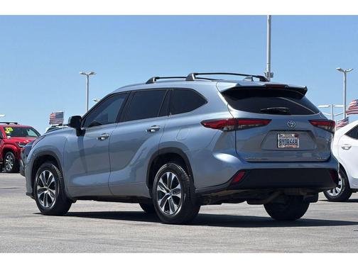 Moon Dust 2021 Toyota Highlander XLE