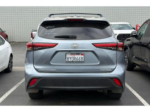 Moon Dust 2021 Toyota Highlander XLE