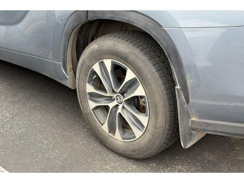 Moon Dust 2021 Toyota Highlander XLE