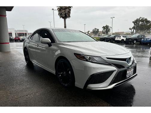 2024 Toyota Camry Hybrid SE