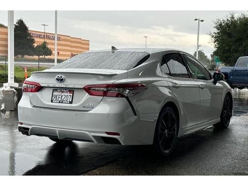 2024 Toyota Camry Hybrid SE