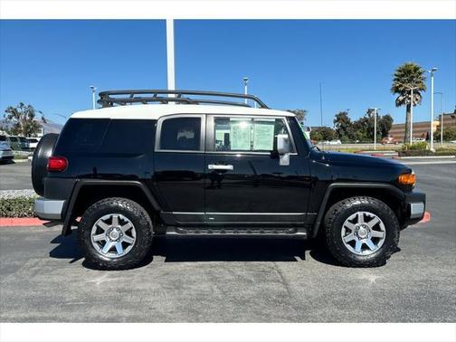 2014 Toyota FJ Cruiser Base