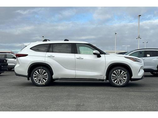 Wind Chill Pearl 2026 Toyota Highlander Hybrid Platinum