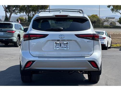 2025 Toyota Highlander Hybrid Platinum