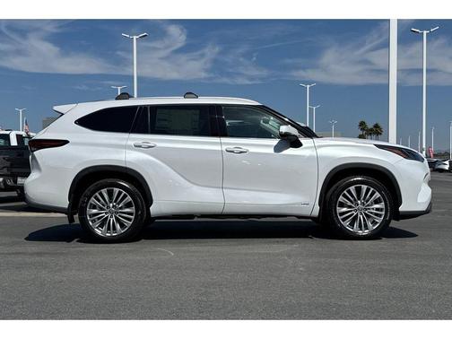 2025 Toyota Highlander Hybrid Platinum