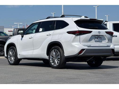 2025 Toyota Highlander Hybrid Platinum