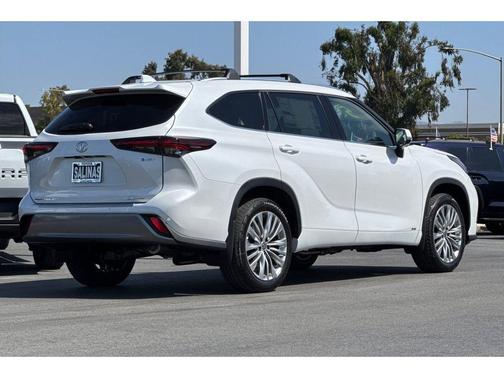 2025 Toyota Highlander Hybrid Platinum