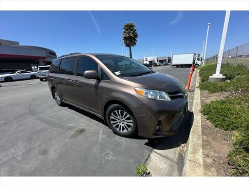 2018 Toyota Sienna XLE Premium
