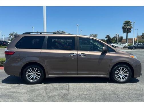 2018 Toyota Sienna XLE Premium