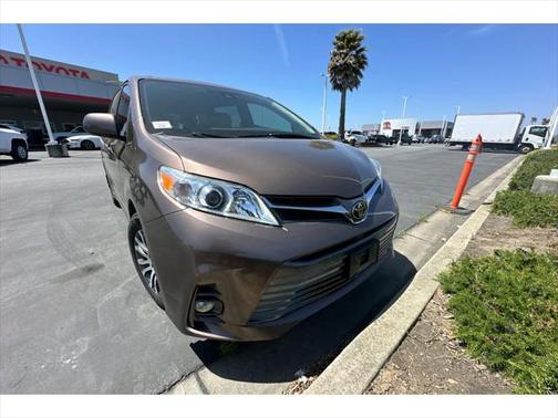 2018 Toyota Sienna XLE Premium