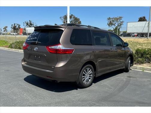 2018 Toyota Sienna XLE Premium