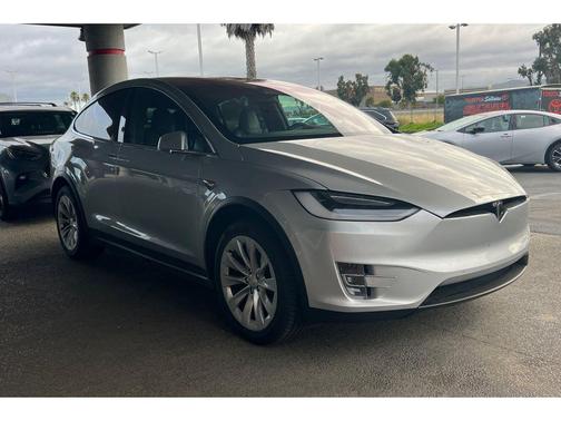 silver 2018 Tesla Model X Long Range
