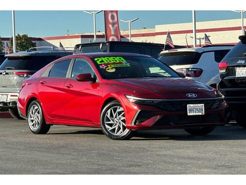 2024 Hyundai ELANTRA SEL