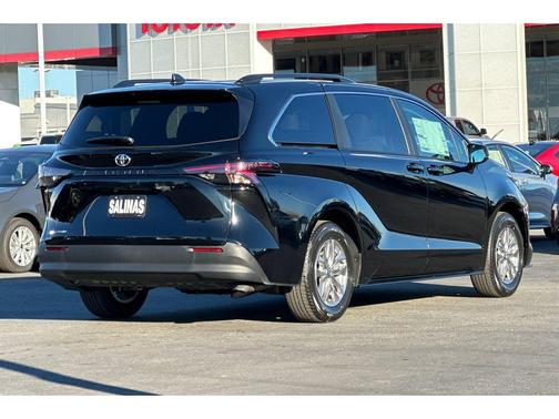 2026 Toyota Sienna LE