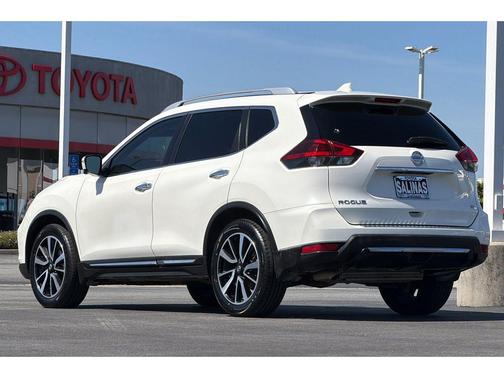 Pearl White 2018 Nissan Rogue SL