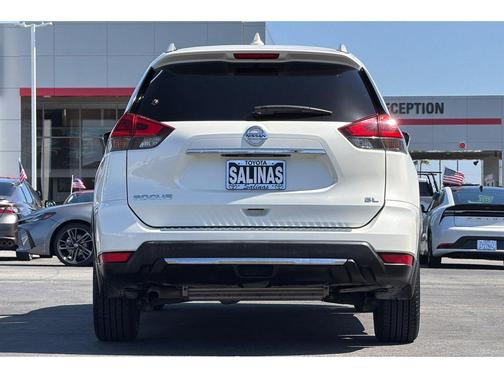 Pearl White 2018 Nissan Rogue SL