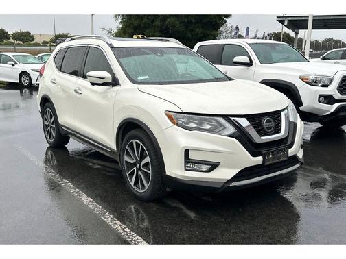 Pearl White 2018 Nissan Rogue SL