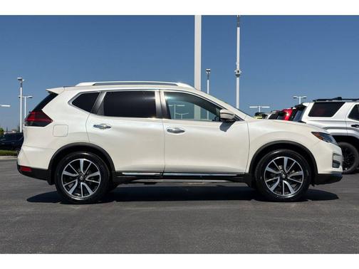 Pearl White 2018 Nissan Rogue SL