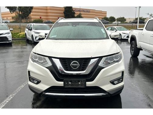 Pearl White 2018 Nissan Rogue SL