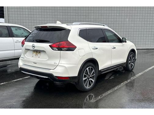 Pearl White 2018 Nissan Rogue SL