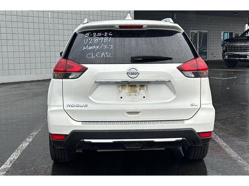 Pearl White 2018 Nissan Rogue SL