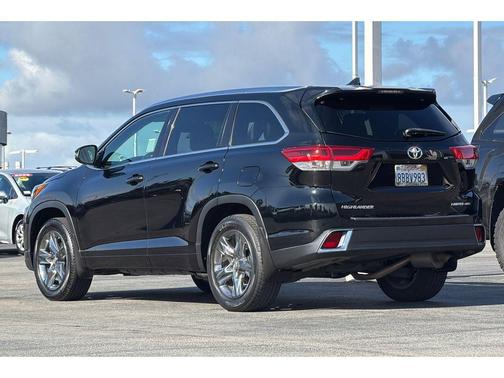 Midnight Black Metallic 2018 Toyota Highlander Limited Platinum